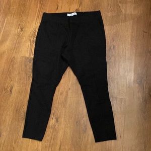 Black leggings/pants